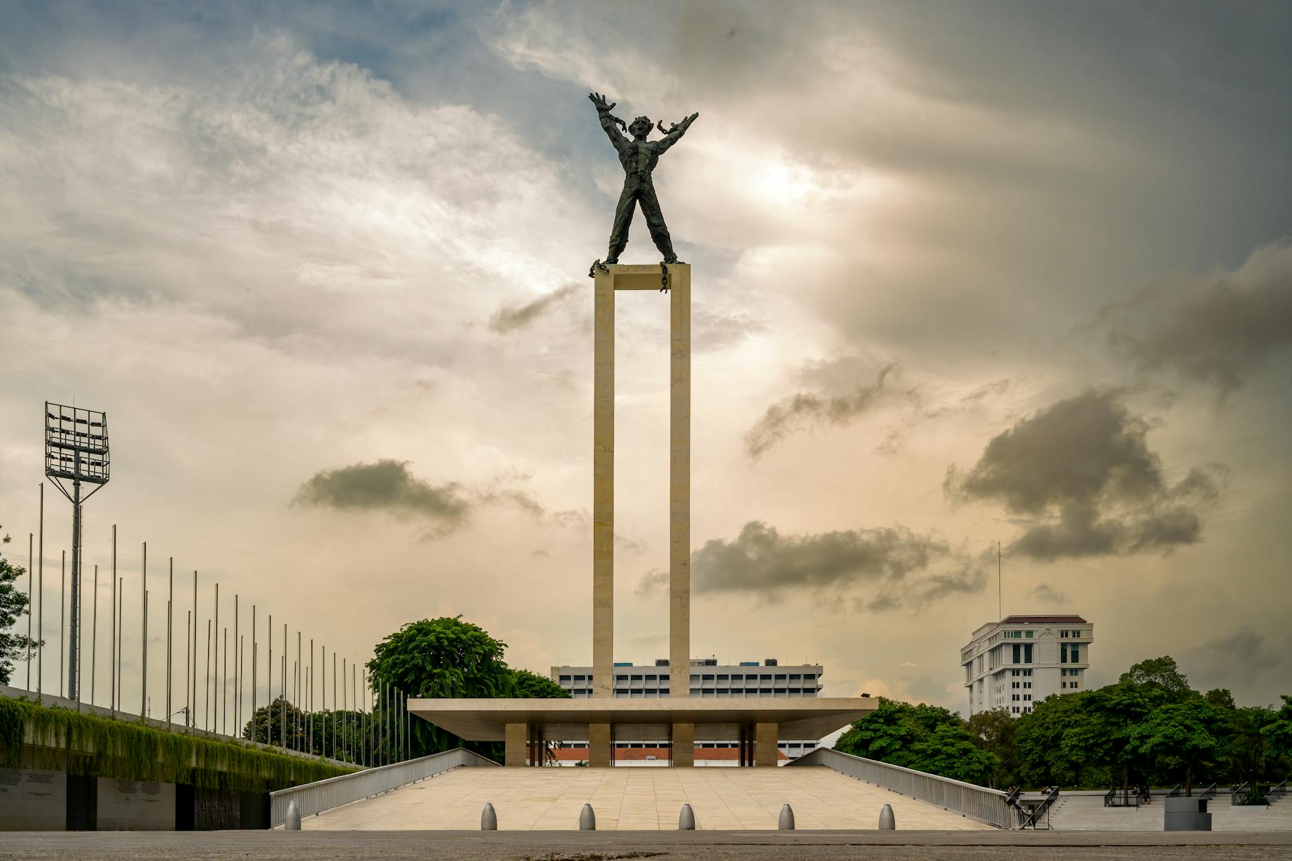 monumen pembebasan irian barat in jakarta
